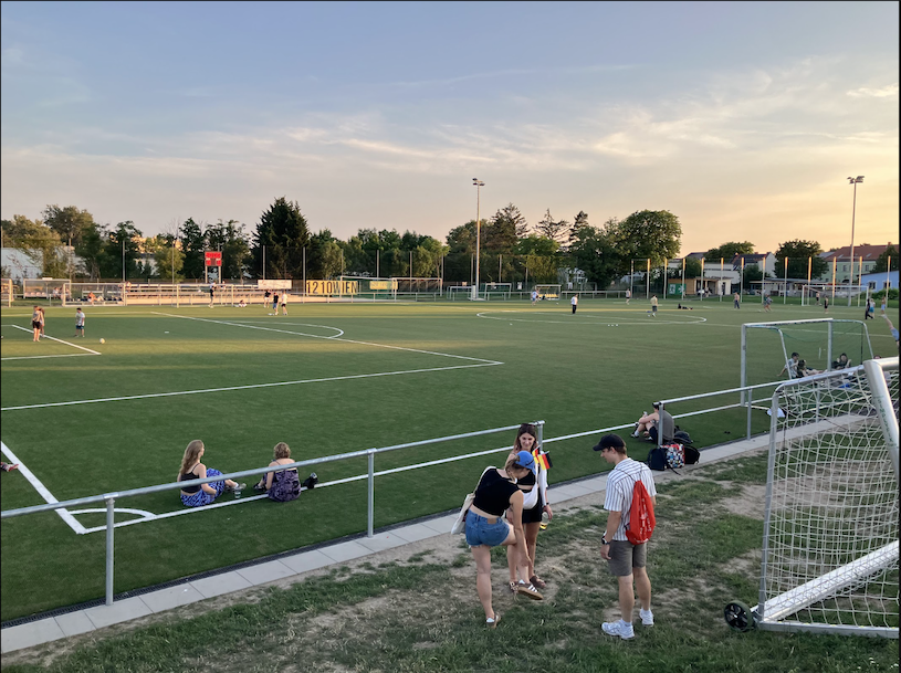 Eröffnungsfest am 1210er Platz: Nachwuchsturnier, Familienprogramm & Open-Air-Musikfestival